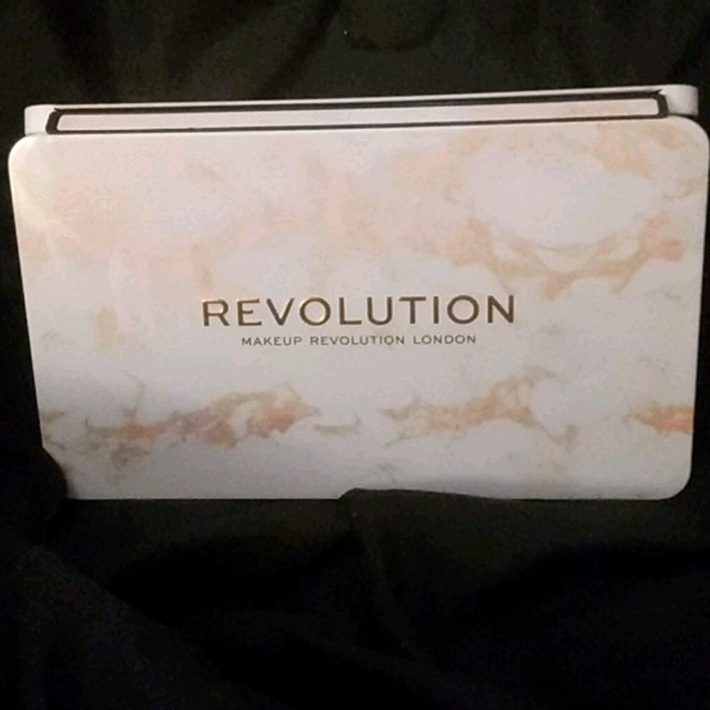REVOLUTION Forever Flawless Eyeshadow Palette